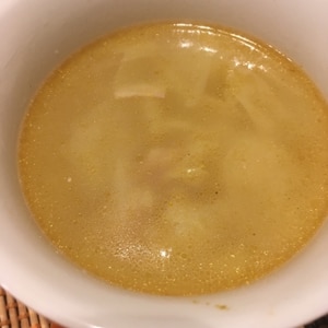 キャベツとベーコンの中華風スープ